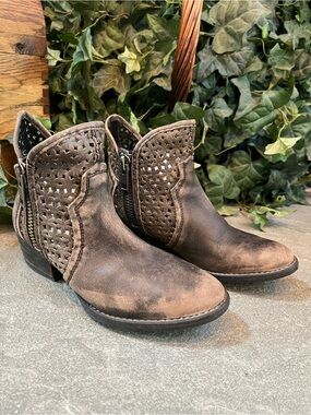 Corral Circle G Shortie Cutout Booties Zip Rustic Distressed Women's Size 7.5M